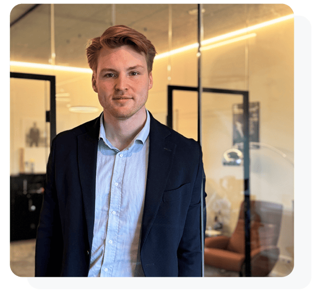 HT Real-Estate - Christian im Büro