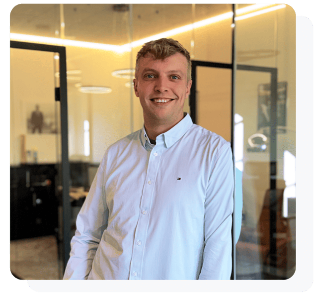 HT Real-Estate - Tristan Tangermann im Büro